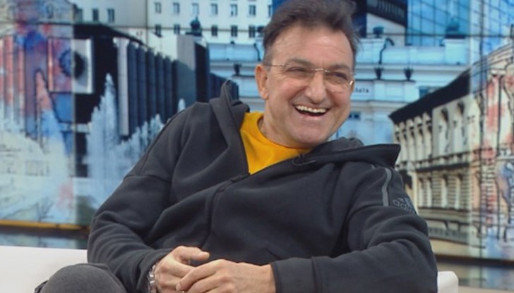 Обществото дотолкова е изтрещяло, че си търси идоли и врагове навсякъде. Навсякъде се делим Обществото дотолкова е изтрещяло, че си търси идоли и врагове навсякъде. Навсякъде се делим