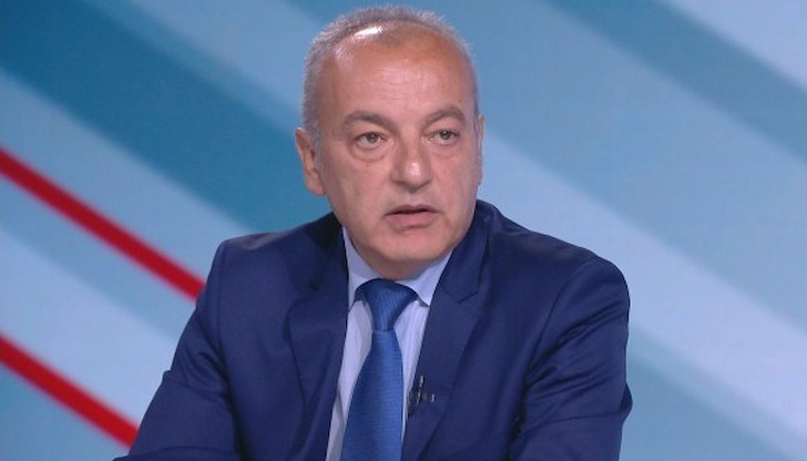 То ще доведе до това хора с различен осигурителен принос да получават еднакви пенсии, коментира служебният социален министър То ще доведе до това хора с различен осигурителен принос да получават еднакви пенсии, коментира служебният социален министър