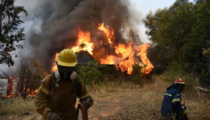 Към момента пожарната обстановка в страната остава силно усложнена