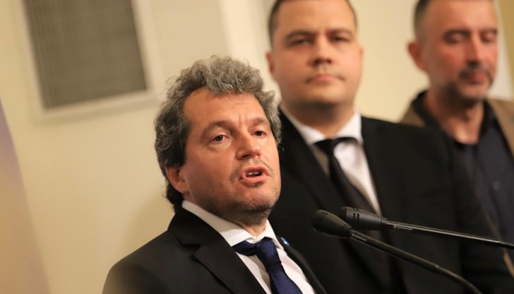 Толкова глупава първа сила не сме имали! Толкова глупава първа сила не сме имали!