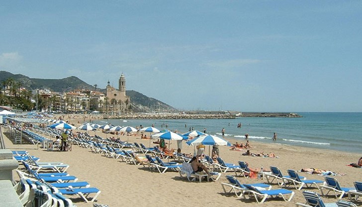 Да дойдеш в 7:30 на плажа и да няма празен чадър без хавлийка, хвърлена небрежно – безценно! Да дойдеш в 7:30 на плажа и да няма празен чадър без хавлийка, хвърлена небрежно – безценно!