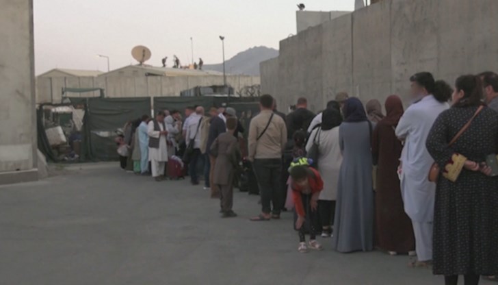Вече общо 14 български граждани са евакуирани от Афганистан