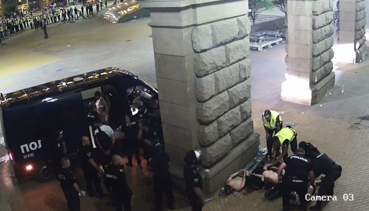 Понеже от ГЕРБ се позовават на насилието от 2013-та, време е да кажат какво показа разследването за побоите тогава. И защо повишиха отговорните, вместо да ги накажат Понеже от ГЕРБ се позовават на насилието от 2013-та, време е да кажат какво показа разследването за побоите тогава. И защо повишиха отговорните, вместо да ги накажат