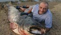 Рибар извади 76-килограмов сом от река Дунав