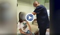 Лекар от Варна показа в социалните мрежи как ваксинира децата си
