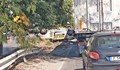 Кола се обърна по таван след удар на булевард "България"