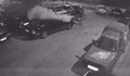 Младежи пръскат коли с прахов пожарогасител в центъра на Русе