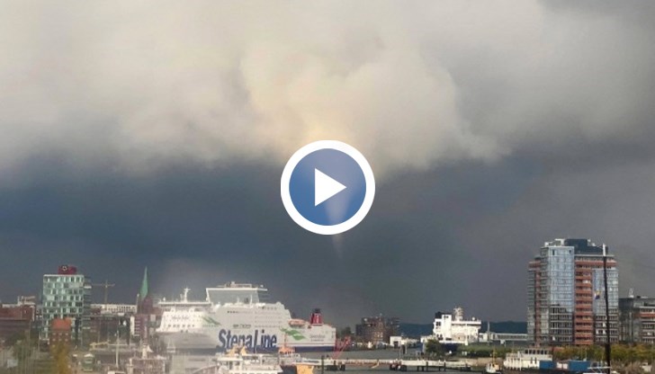 Причината за бедствието е мощен студен атмосферен фронт и съпътстващите го силни гръмотевични бури