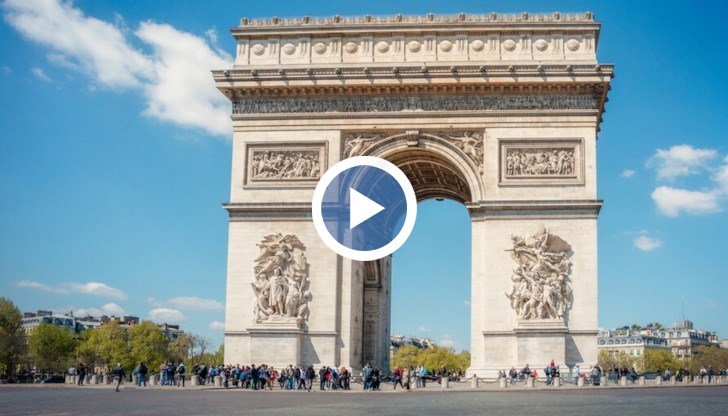 Първото огромно платно беше спуснато тази сутрин в рамките на проекта в памет на Христо Явашев - Кристо