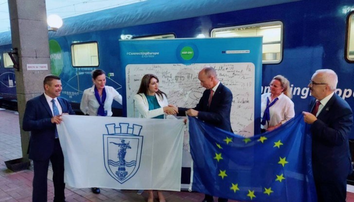 Влакът ще премине през 26 европейски страни като част от кампания за ползата от железниците