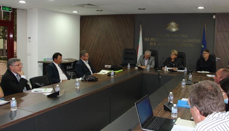 Според Виолета Комитова цената, която българските данъкоплатци плащат за Хемус, е нереално висока и рискуваме отново да получим магистрала на вълнички