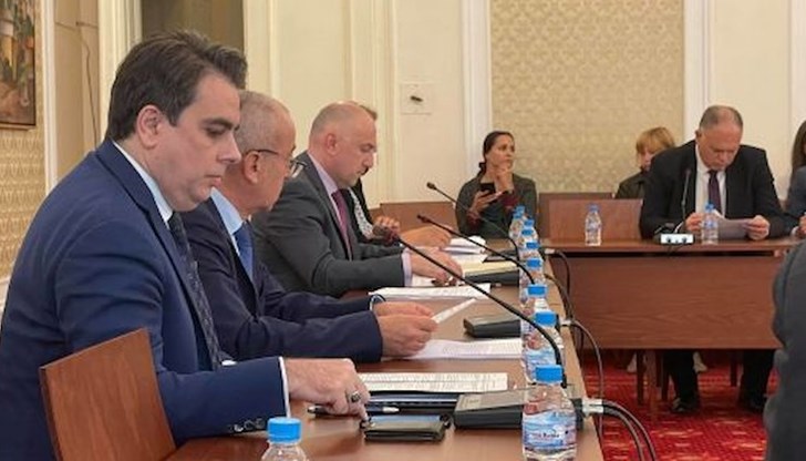 Бюджетът отново в комисия: Добавки към пенсиите и увеличение на майчинството от октомври, преизчисление - от декември