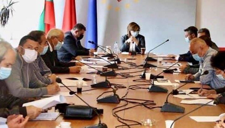 Това са Кристиан Вигенин, Ирена Анастасова и проф. Радослав Гайдарски Това са Кристиан Вигенин, Ирена Анастасова и проф. Радослав Гайдарски