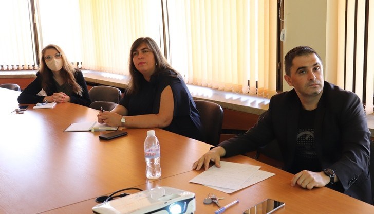 Идеята на Симеон Иванов е да продължи утвърждаването на институцията като водеща в страната в дигитално отношение и в рамките на следващия месец тя да стане първата областна администрация с федериран портал, функциониращ на Държавния хибриден облак