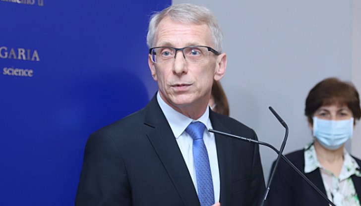 Променени са насоките за обучение в електронна среда, така че да се осигури максимално присъствено обучение с минимален риск за ученици и учители Променени са насоките за обучение в електронна среда, така че да се осигури максимално присъствено обучение с минимален риск за ученици и учители