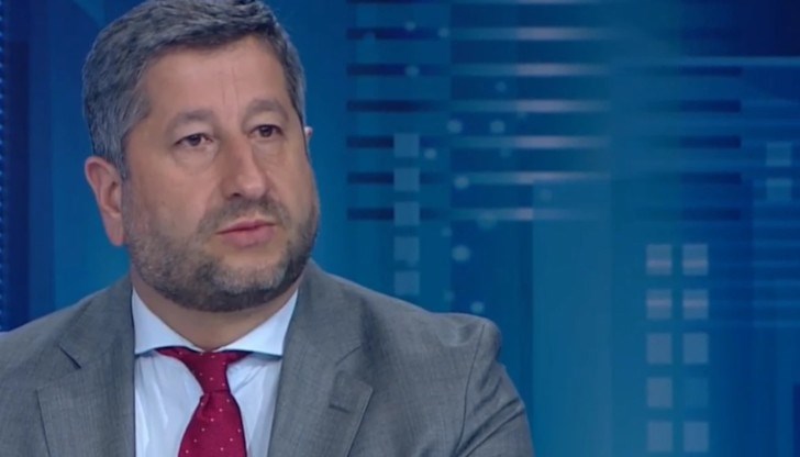 "Нашият призив към Кирил Петков и Асен Василев беше базиран на идеята, че трябва да продължим спирането на ГЕРБ и ДПС към властта", каза Иванов "Нашият призив към Кирил Петков и Асен Василев беше базиран на идеята, че трябва да продължим спирането на ГЕРБ и ДПС към властта", каза Иванов