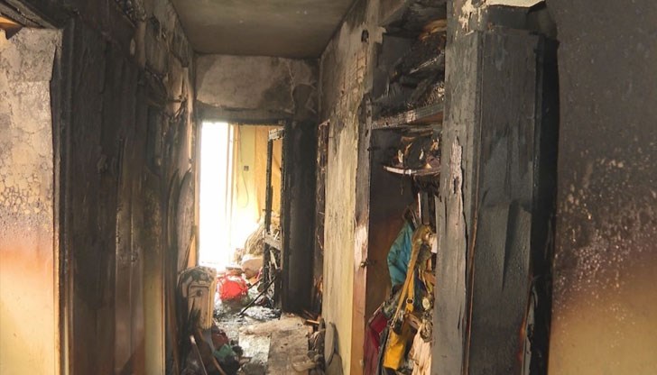Пламъци са обхванали апартамента му в жилищна кооперация в града