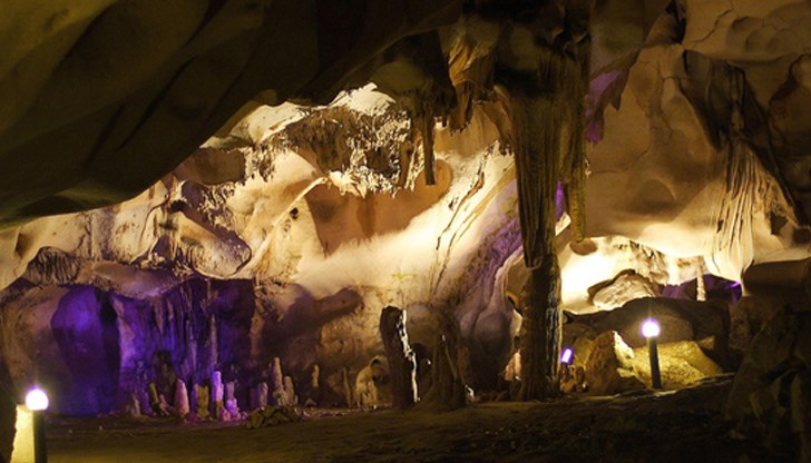 Преди 80 години случайно е открита една от най-забележителните български пещери "Орлова чука"