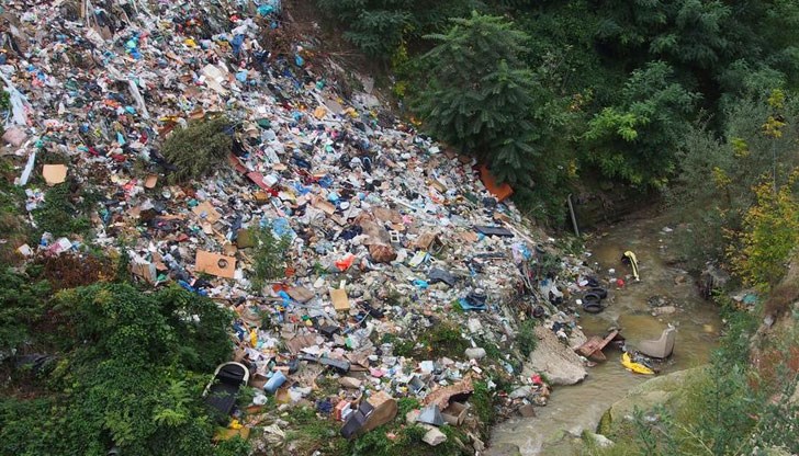 Едно време тук беше зелено, чисто и до сълзи красиво. Но алчността превърна зеленото в кафяво, чистото - в мътилка, красивото - в озъбена грозота