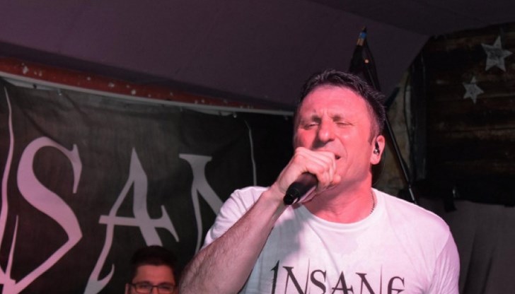 Рокаджията с артистично име Цецо-The Animal години наред е на русенската рок - сцена Рокаджията с артистично име Цецо-The Animal години наред е на русенската рок - сцена