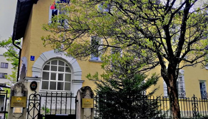 "– Ам’чи ти в час ли си, ма? Кой тий казал, че тук тъй си идваш нали, и влизаш?" казва служител на консулството на българката