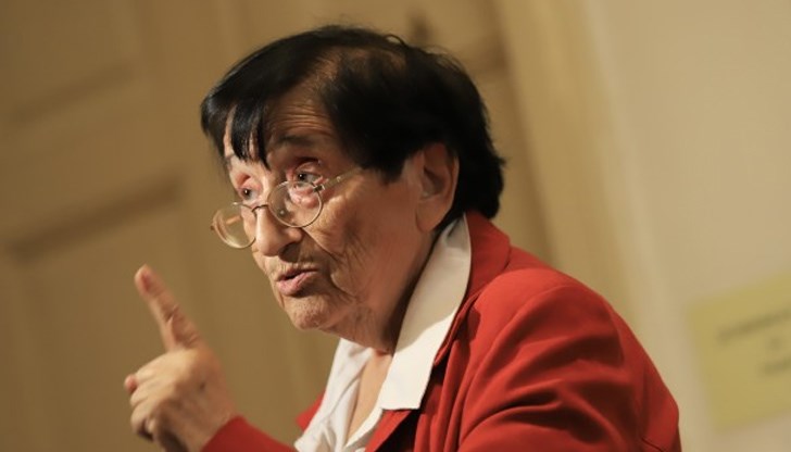 Тя визира по-рано приетата разходна част, където беше отразено предложението на ДПС за добавка към пенсиите за 120 лв.