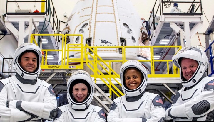 През следващите месеци предстоят и първите посещения на цивилни на борда на Международната космическа станция