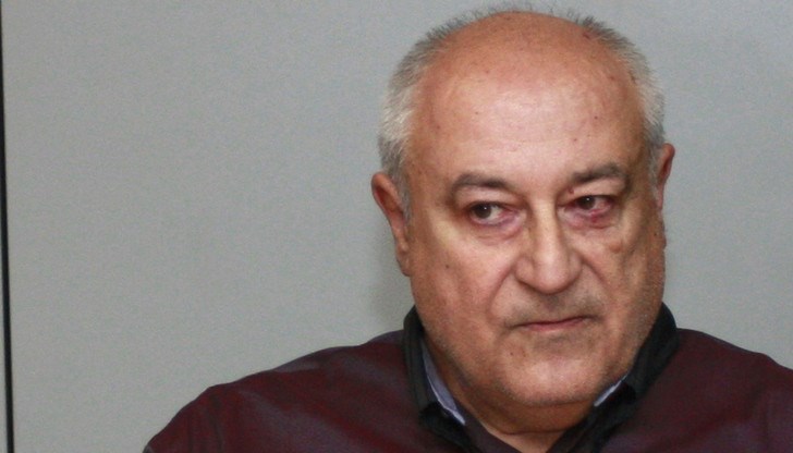 "Недопустимо е една страна-членка на ЕС да допусне кораб, който видимо отива към брега, видимо е натоварен с насипен карбамид, който не се допуска да бъде пренасят в насипно състояние от ЕС – да се блъсне в нашия бряг и да застраши нашата водна екосистема", категоричен бе служебният министър "Недопустимо е една страна-членка на ЕС да допусне кораб, който видимо отива към брега, видимо е натоварен с насипен карбамид, който не се допуска да бъде пренасят в насипно състояние от ЕС – да се блъсне в нашия бряг и да застраши нашата водна екосистема", категоричен бе служебният министър