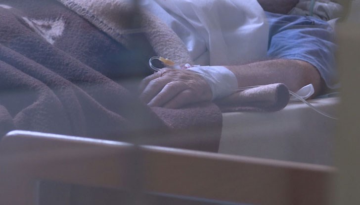 Всички интензивни легла са заети и трудно се освобождават, обясни д-р Шопов