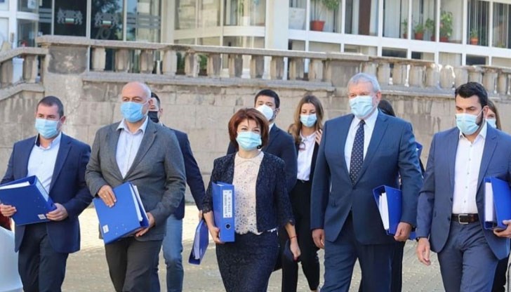 Има разминаване между обявеното от Десислава Атанасова и публикуваното от ЦИК