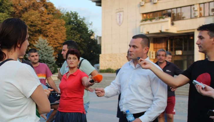 „В разговорите си с тримата екоминистри бях сам, но днес е важно да сме тук заедно, за да ни чуят всички“, каза Пенчо Милков „В разговорите си с тримата екоминистри бях сам, но днес е важно да сме тук заедно, за да ни чуят всички“, каза Пенчо Милков