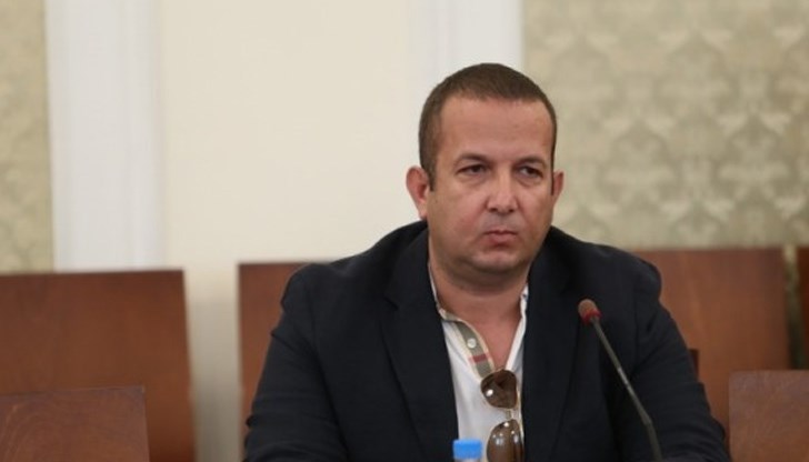 Пред депутати 45-ото Народно събрание той изнесе твърдения за корупционни практики, като намеси и името на бившия премиер Бойко Борисов