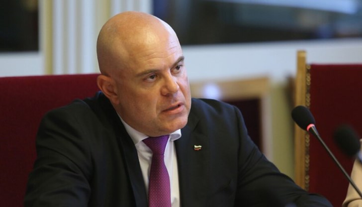Иван Гешев заяви, че ще сезира Конституционния съд
