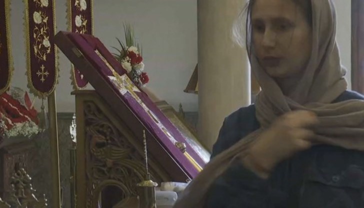 Божествената света литургия за Кръстовден ще започне час преди полунощ Божествената света литургия за Кръстовден ще започне час преди полунощ