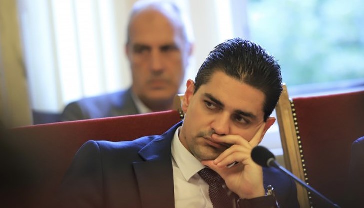 Татяна Дончева е убеждавала Радостин Василев да разцепи парламентарната група, твърди депутатът от ИТН