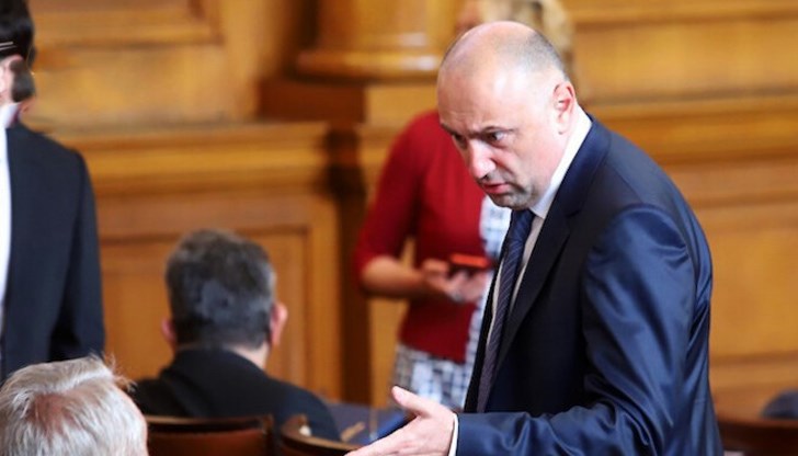 Причината – пленарната зала прие няколко различни предложения от парламентарните групи, които на практика променят рамката и изискват допълнителни разчети