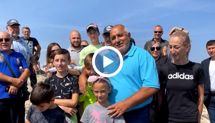 Борисов е на разходка с младежите от ГЕРБ на Перперико