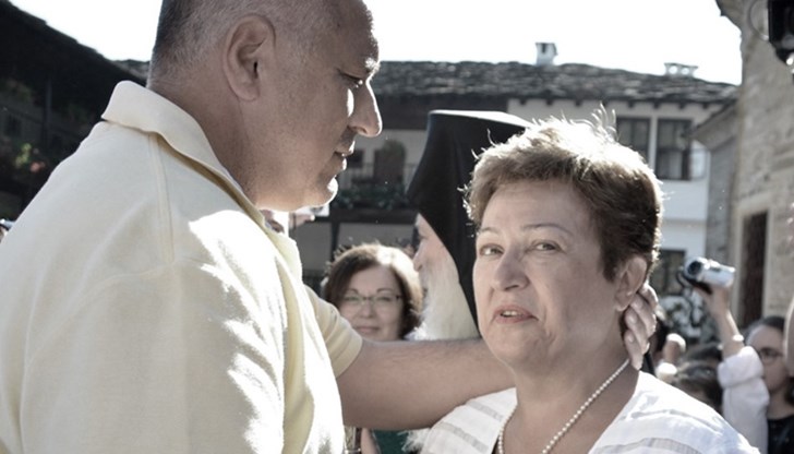 Кристалина не е като Кристо. Тя просто е добре опакован Криско. Не от Кристо Кристалина не е като Кристо. Тя просто е добре опакован Криско. Не от Кристо