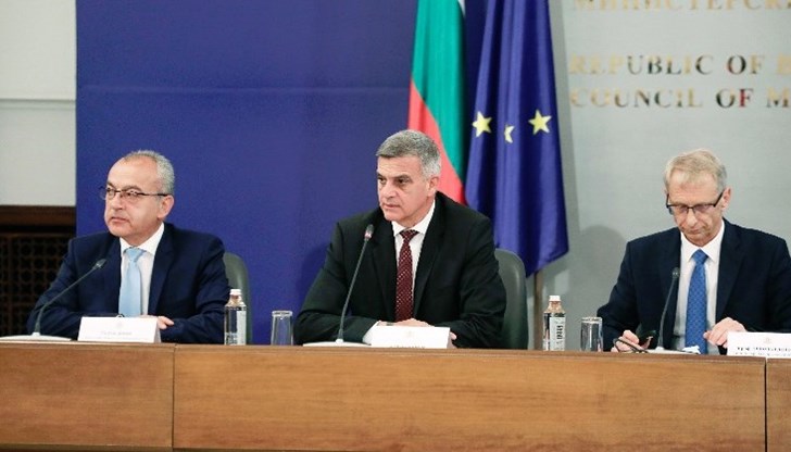 Месец по-рано започват традиционните обиколки по домовете на учениците