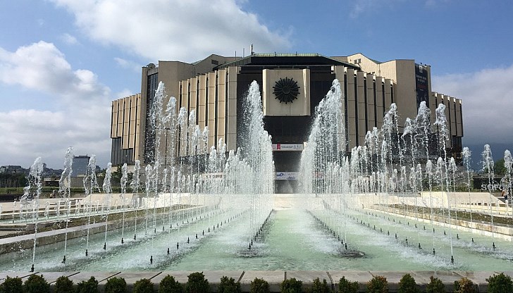 „НДК е във финансов крах и аз възнамерявам по някакъв начин да спасявам НДК.“, заяви министърът на културата