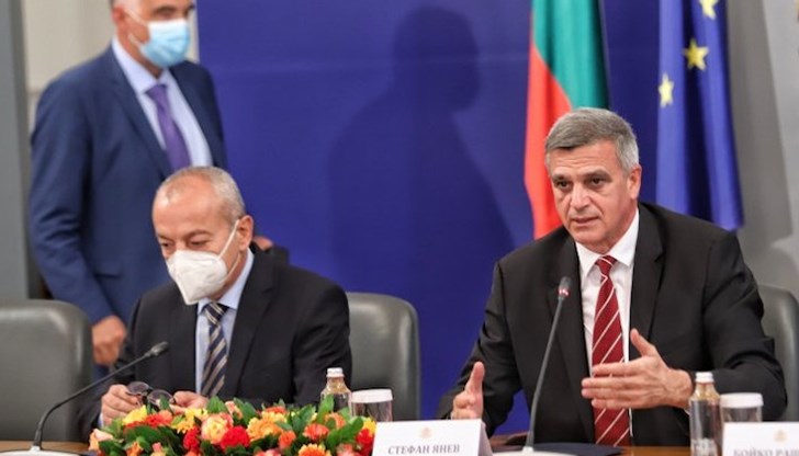 Актуализирахме пенсиите, икономиката е в подем, похвали се служебният премиер