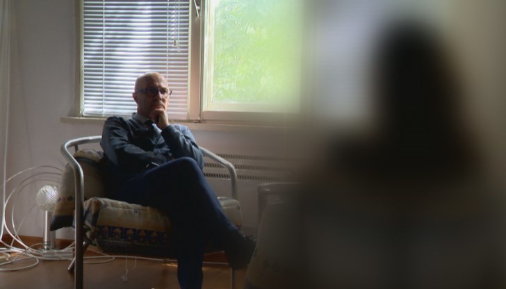 Групата е раздавала бързи кредити срещу високи лихви, а само ден закъснение за вноска са наказвали не само с глоба, но и с физическа саморазправа Групата е раздавала бързи кредити срещу високи лихви, а само ден закъснение за вноска са наказвали не само с глоба, но и с физическа саморазправа