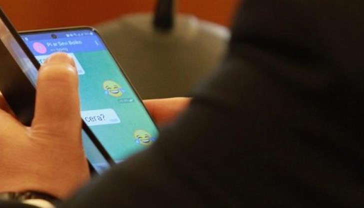 Разбирате ли, в политиката на задкулисието хората не са просто хора. Те са НЕЧИИ хора. Разбирате ли, в политиката на задкулисието хората не са просто хора. Те са НЕЧИИ хора.