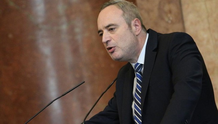 Герджиков обаче ще бъде издигнат официално от Инициативен комитет, в който ще участват и други партии Герджиков обаче ще бъде издигнат официално от Инициативен комитет, в който ще участват и други партии