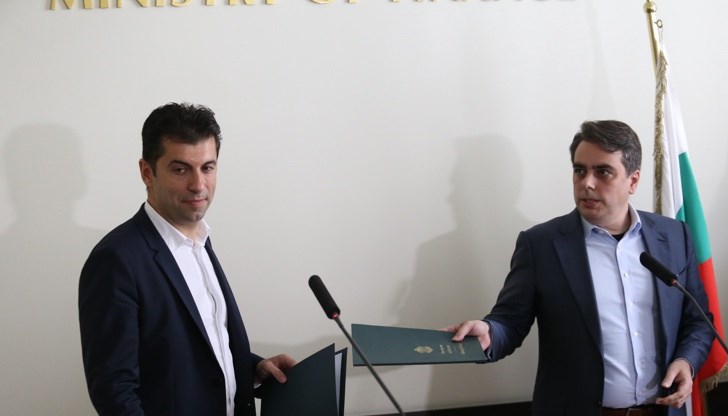 Да гледаш сеир отстрани и да викаш - тия не стават - и да чакаш някой "да ни оправи"... Затова сме на това дередже