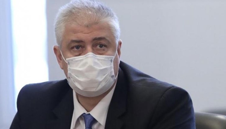 След две операции сутринта изпълнителният директор на болницата проф. Иван Поромански го е извикал и му е връчил за подпис заповед за дисциплинарно уволнение