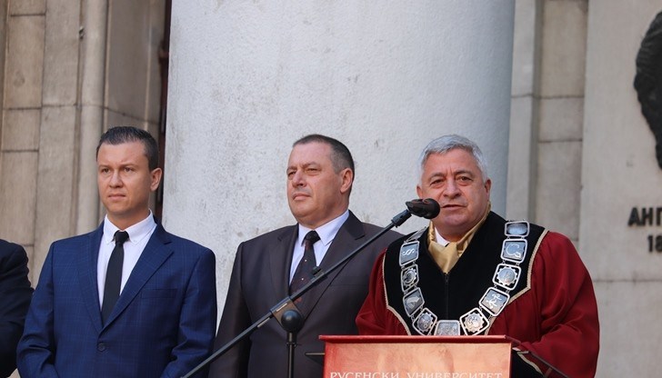 Над 1700 първокурсници прекрачиха прага на висшето училище