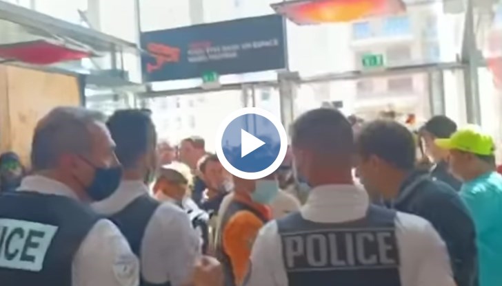 Неваксинирани французи атакуват полицейския кордон и нахлуват в жп гара „Сен Шарл“ в Марсилия