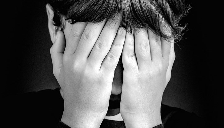 Мъжът е арестуван и отведен за разпит в полицията Мъжът е арестуван и отведен за разпит в полицията