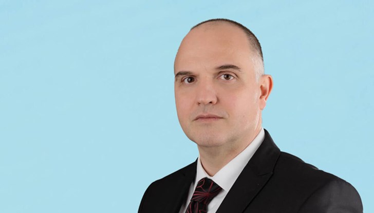 Този, който строи, се води че извършва услуга или доставка, а който трябва да го контролира, по документи строи Този, който строи, се води че извършва услуга или доставка, а който трябва да го контролира, по документи строи